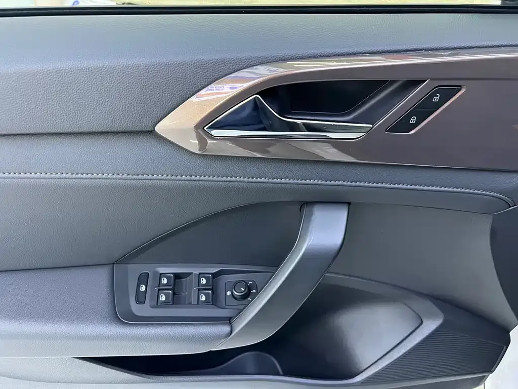Volkswagen Tharu — фото 3