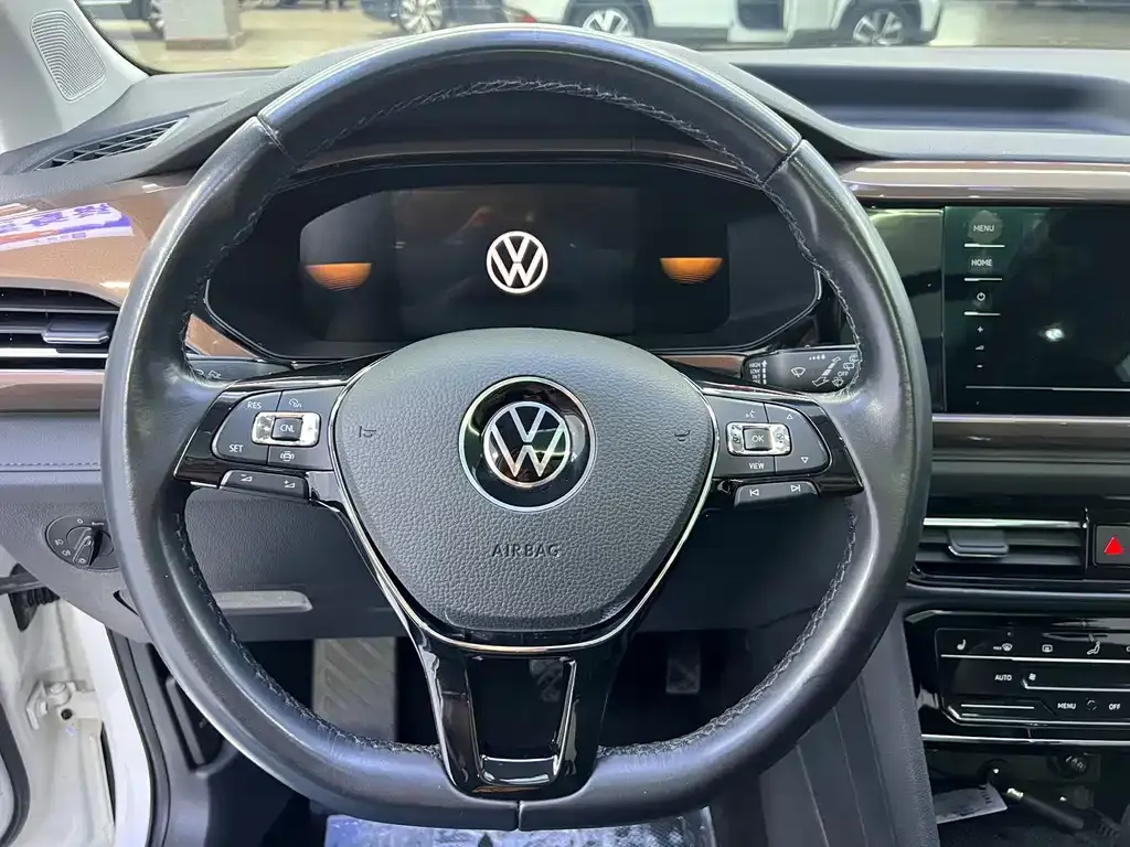 Volkswagen Tharu — фото 5