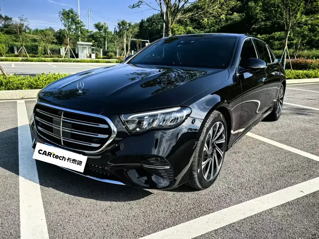 Mercedes-Benz E-Class — фото 1