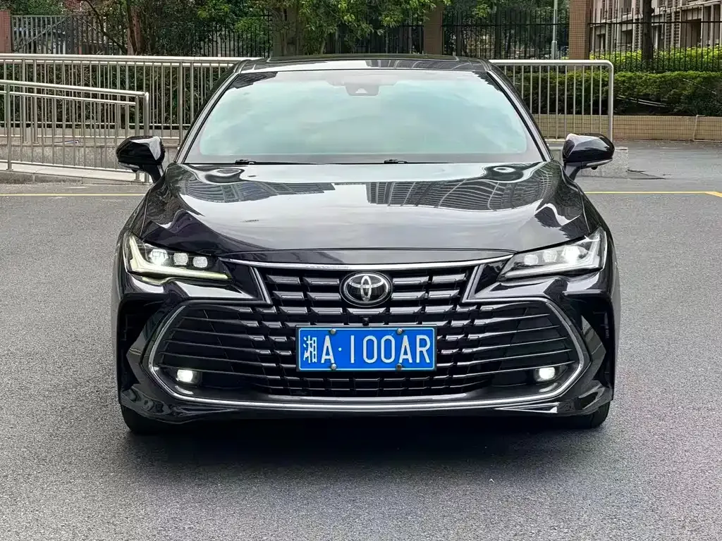 Toyota Avalon — фото 1