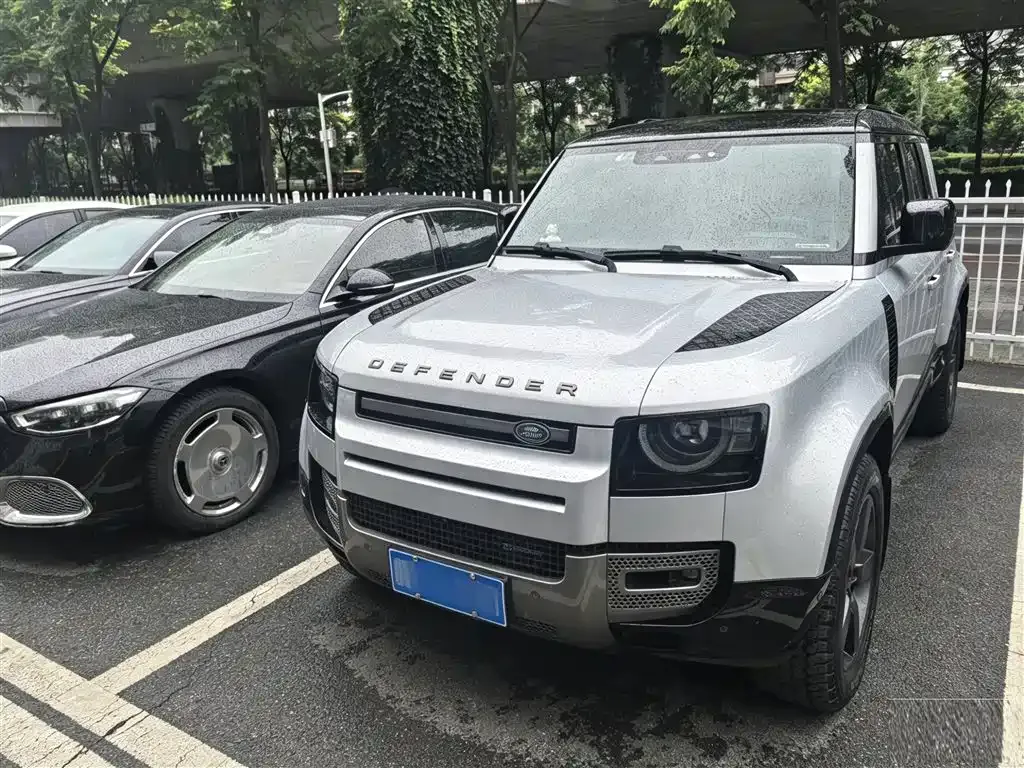 Land Rover Defender — фото 1