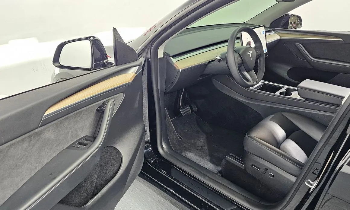 Tesla Model Y 2024 из KR, фото 8