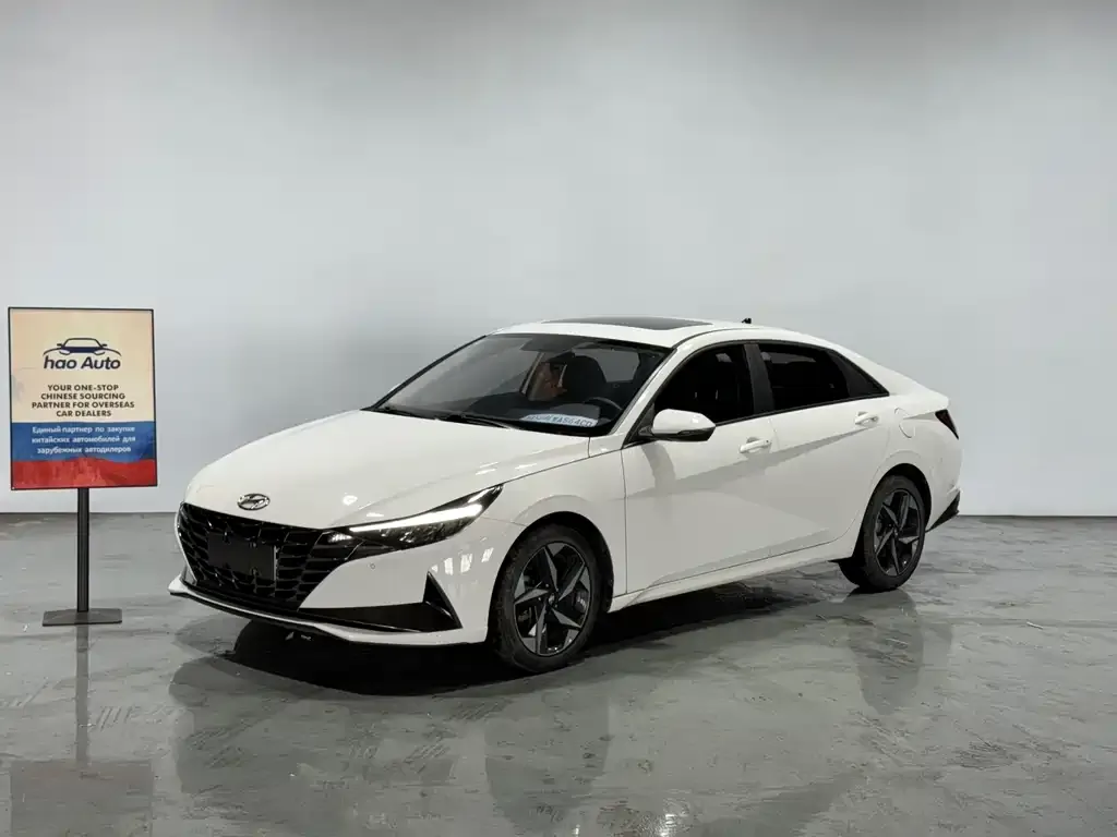 Hyundai Elantra — фото 1
