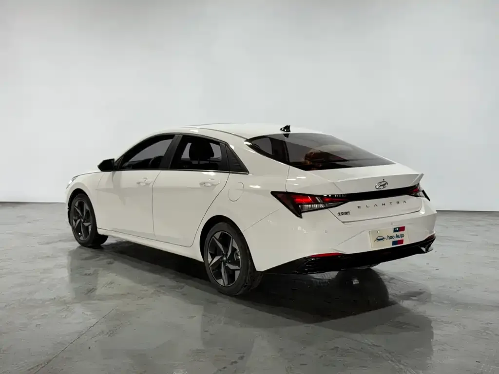 Hyundai Elantra — фото 2