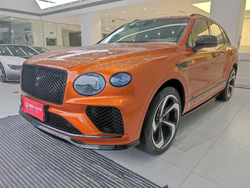 Bentley Bentayga — фото 1