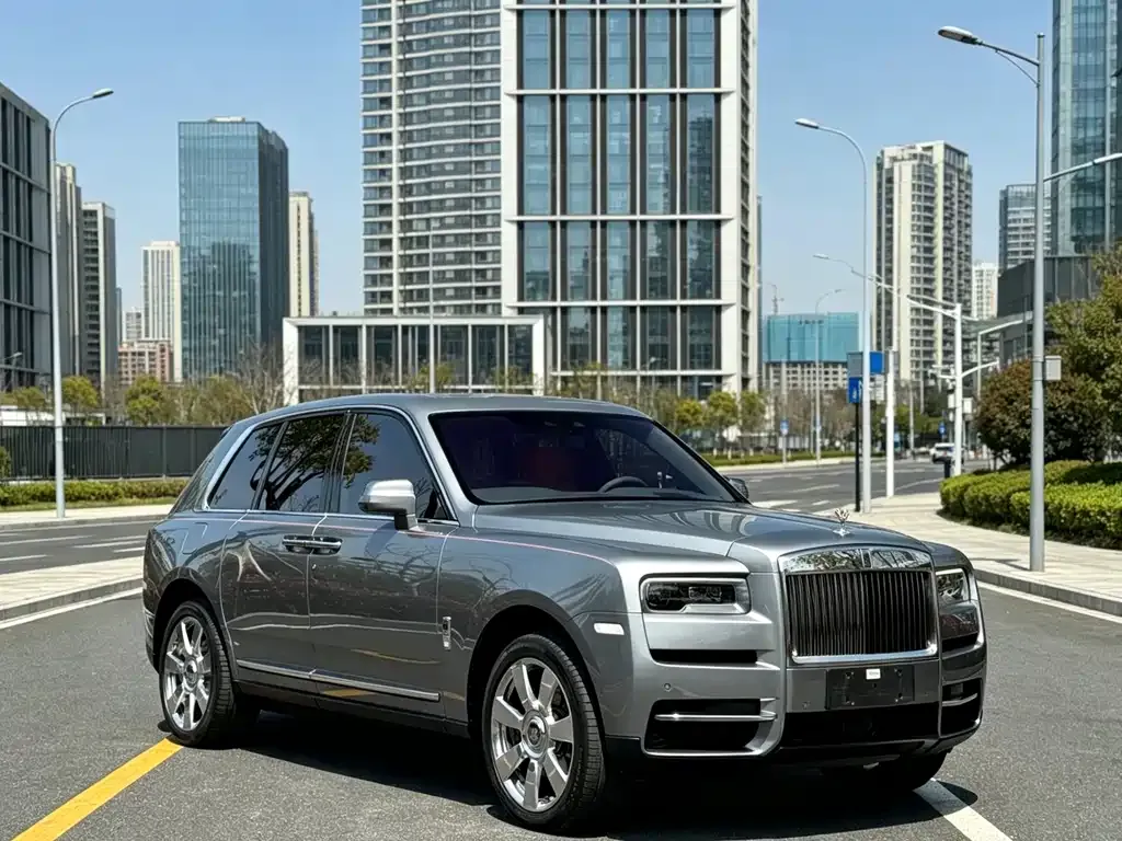 Rolls-Royce Cullinan — фото 1