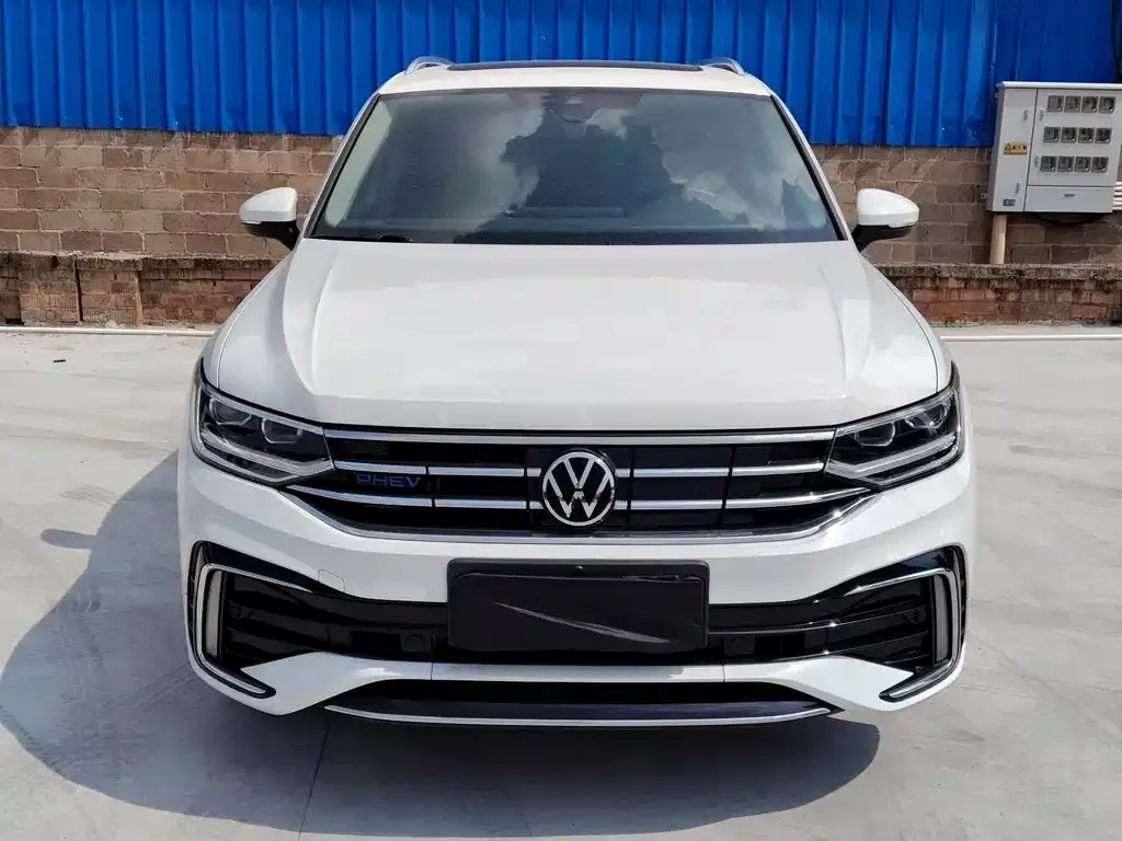 Volkswagen Tiguan L — фото 2
