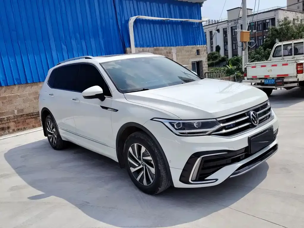 Volkswagen Tiguan L — фото 4