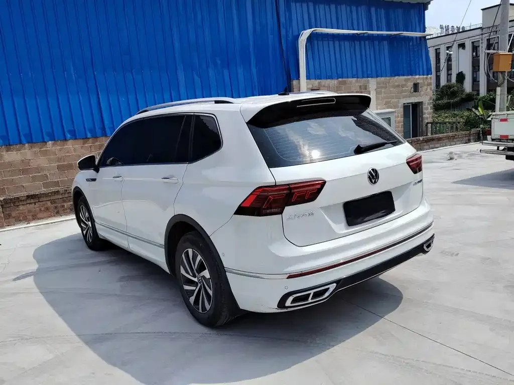 Volkswagen Tiguan L — фото 3
