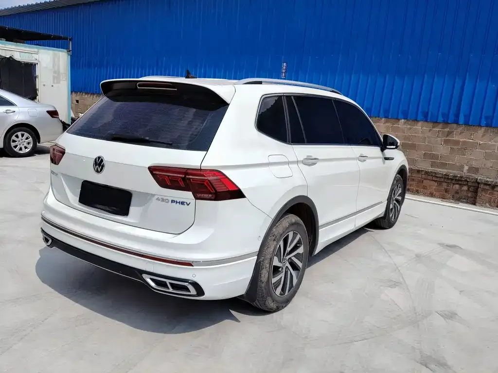 Volkswagen Tiguan L — фото 8