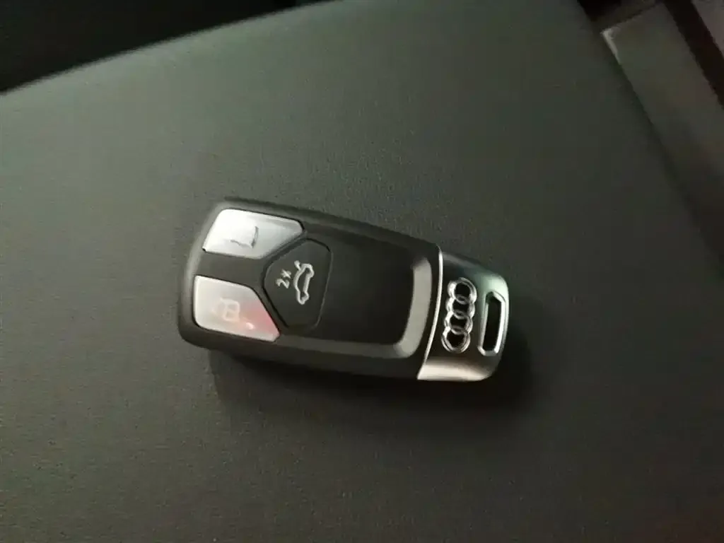 Audi Q5L 2023 из CN, фото 2