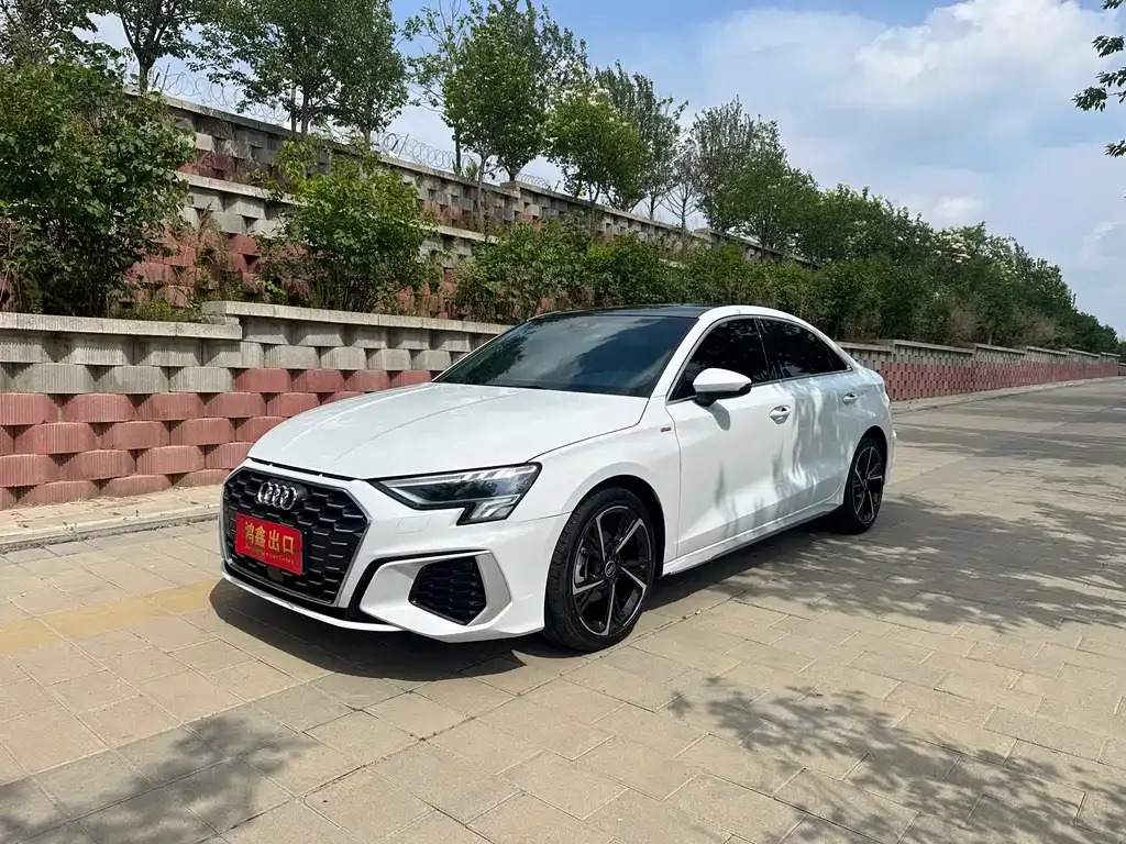 Audi A3 — фото 1