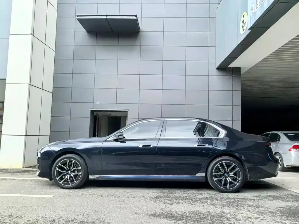 BMW 7 Series — фото 3