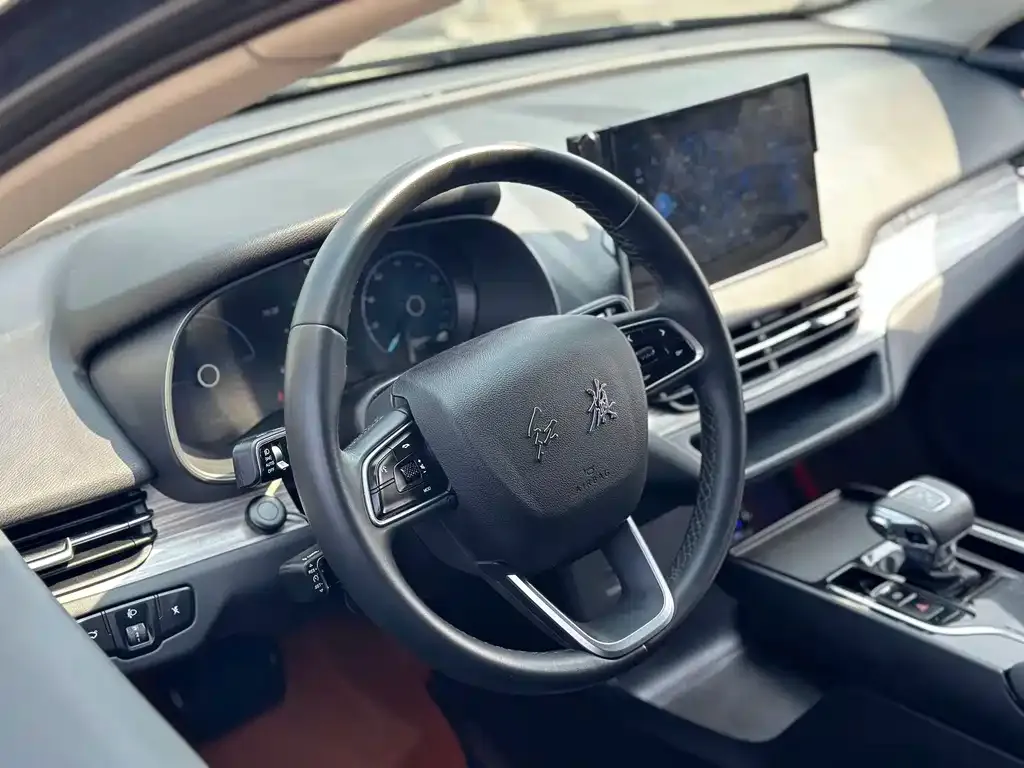 Hongqi E-QM5 — фото 2