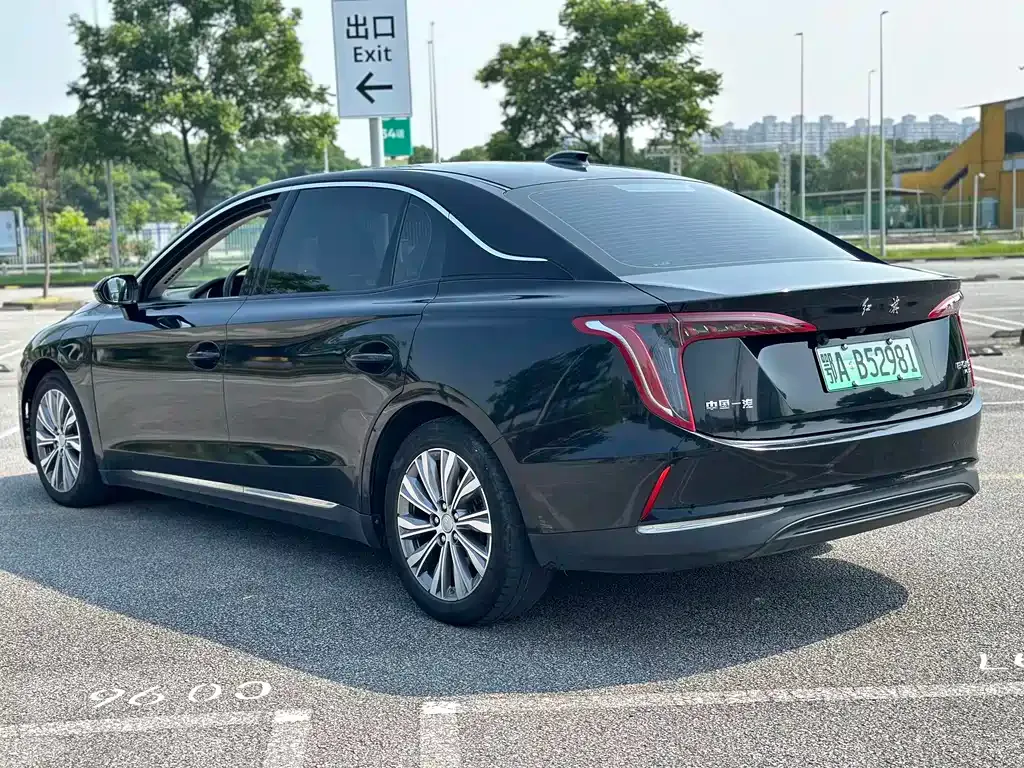 Hongqi E-QM5 — фото 6