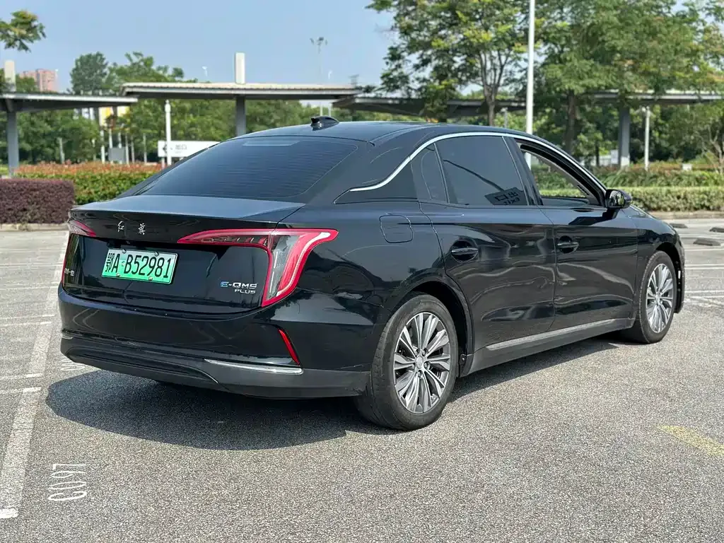 Hongqi E-QM5 — фото 9