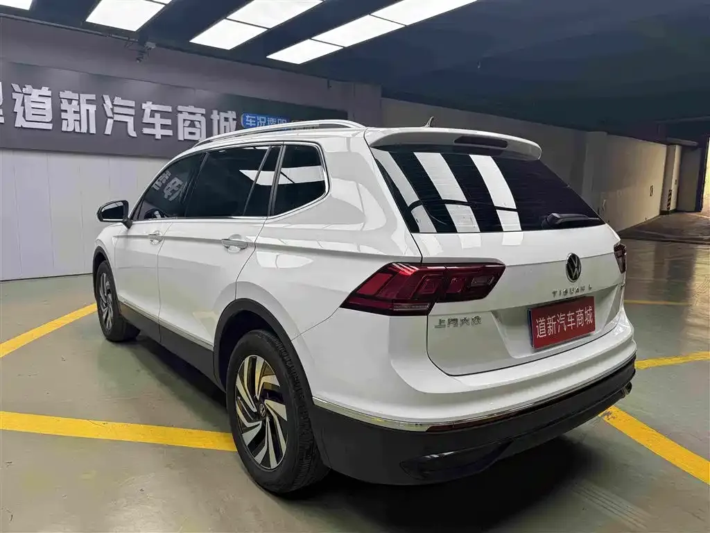 Volkswagen Tiguan L — фото 9