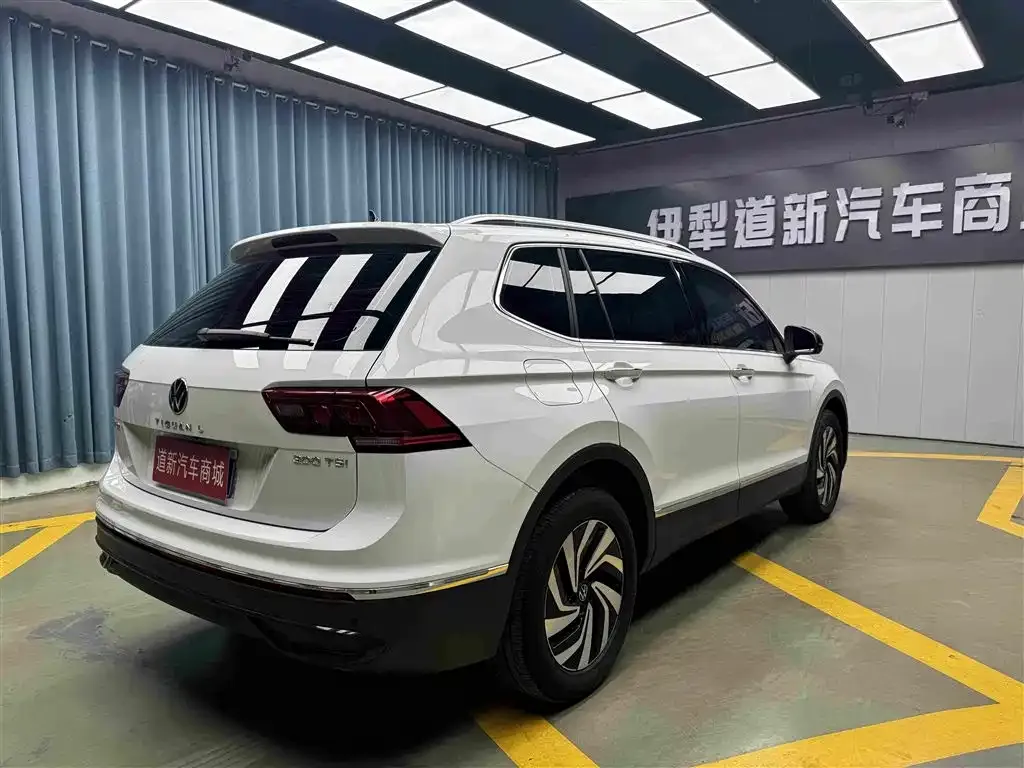 Volkswagen Tiguan L — фото 8