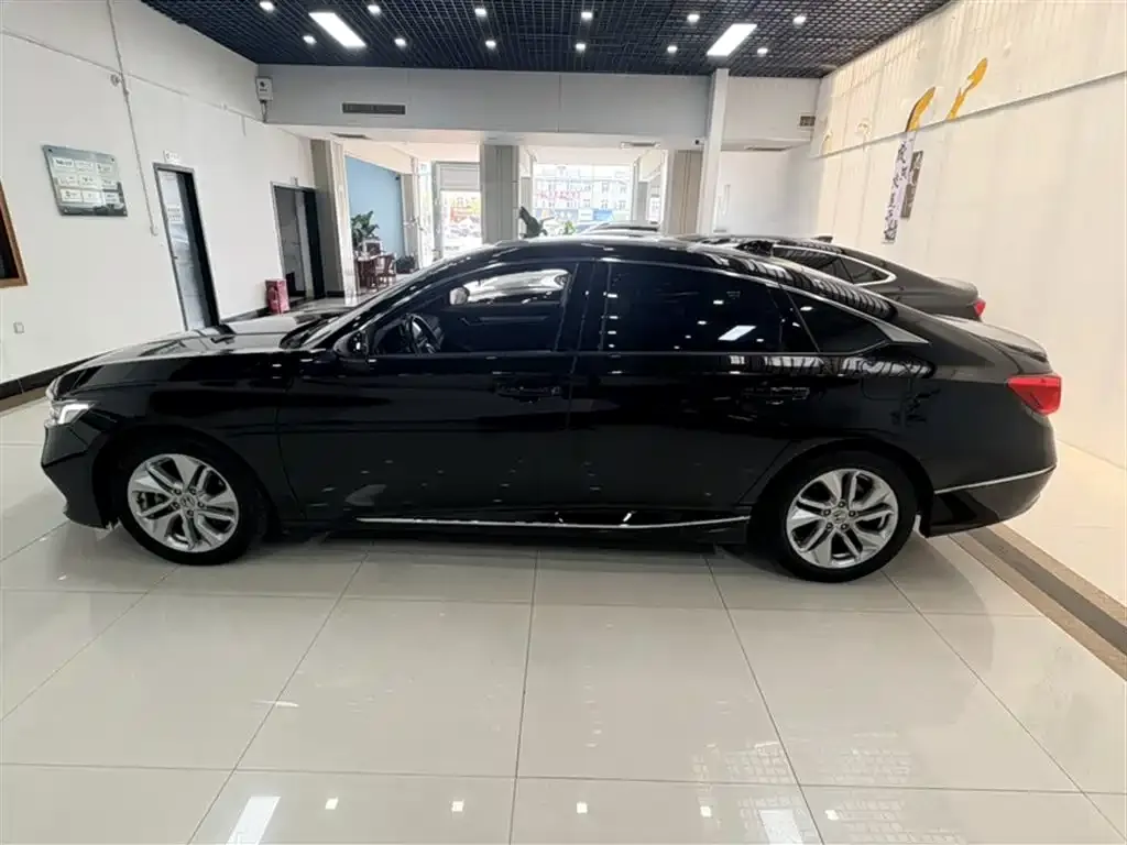 Honda Accord — фото 8