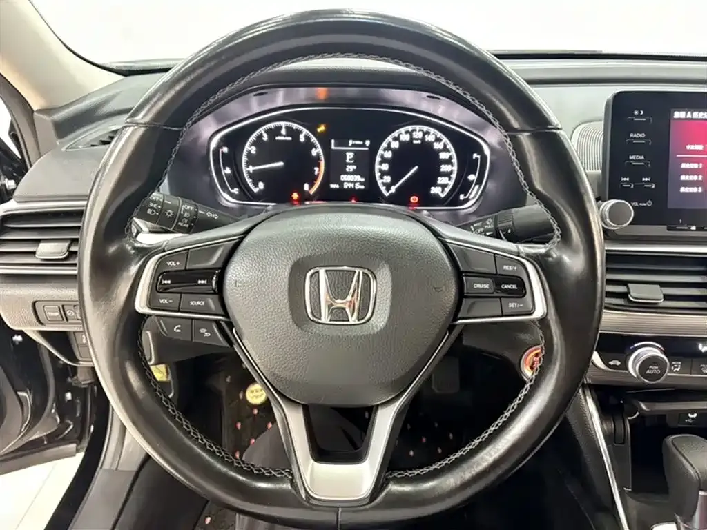 Honda Accord — фото 9