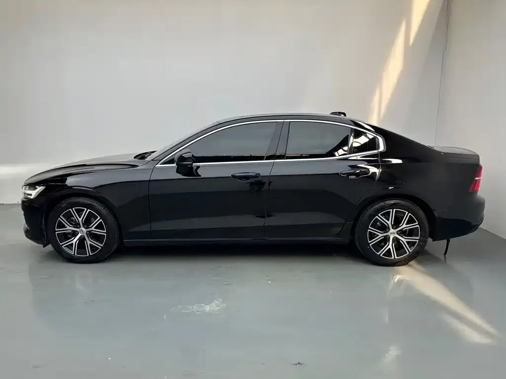 Volvo S60 2024 из CN, фото 2