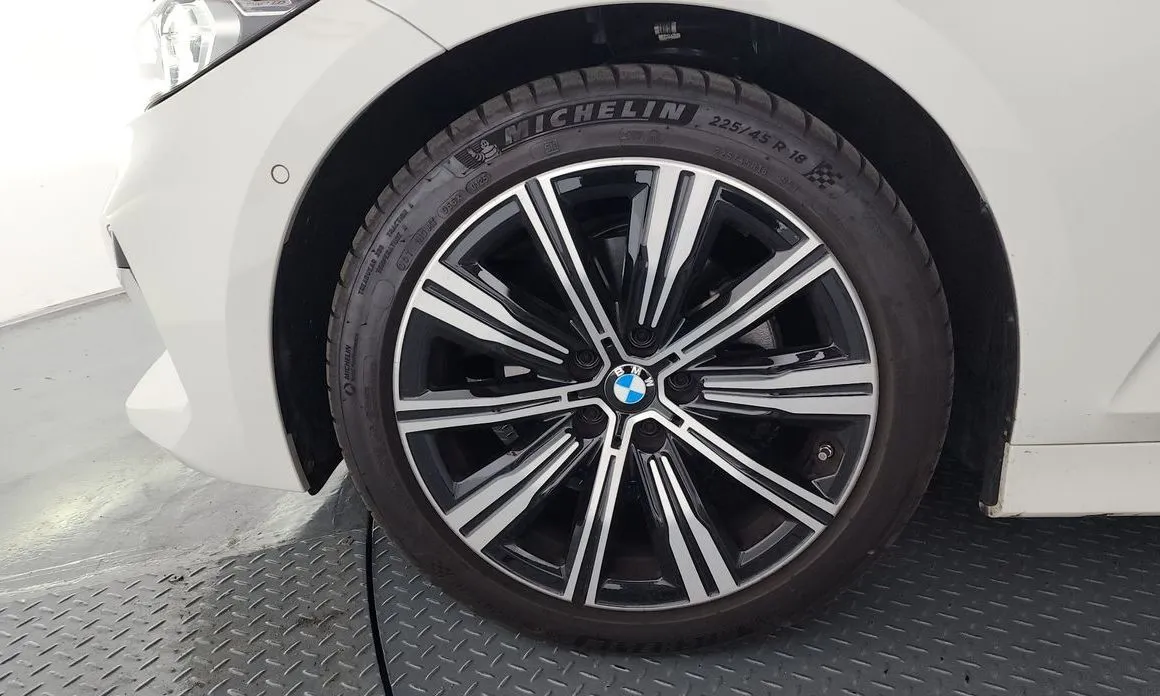 BMW 3-Series 2025 из KR, фото 4
