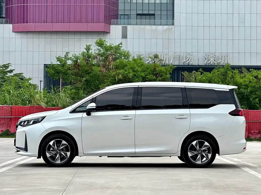 GAC Motor Trumpchi M6 — фото 4