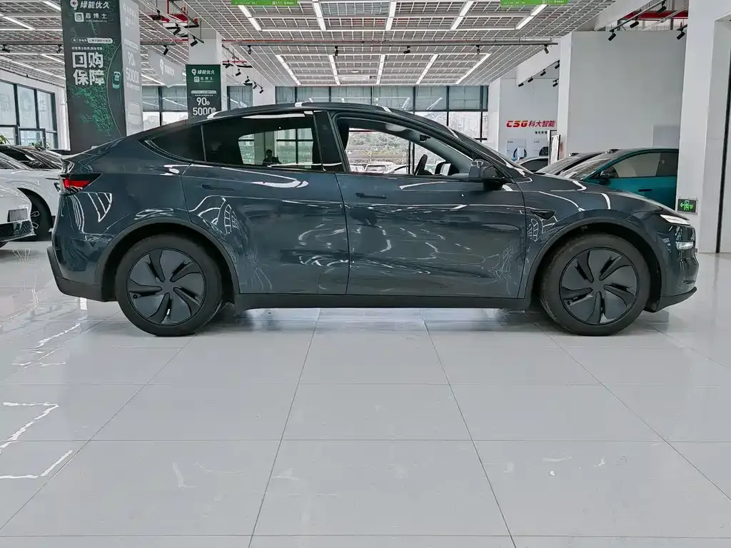 Tesla Model Y — фото 5