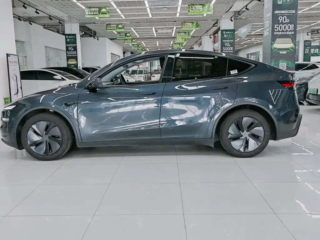 Tesla Model Y — фото 9