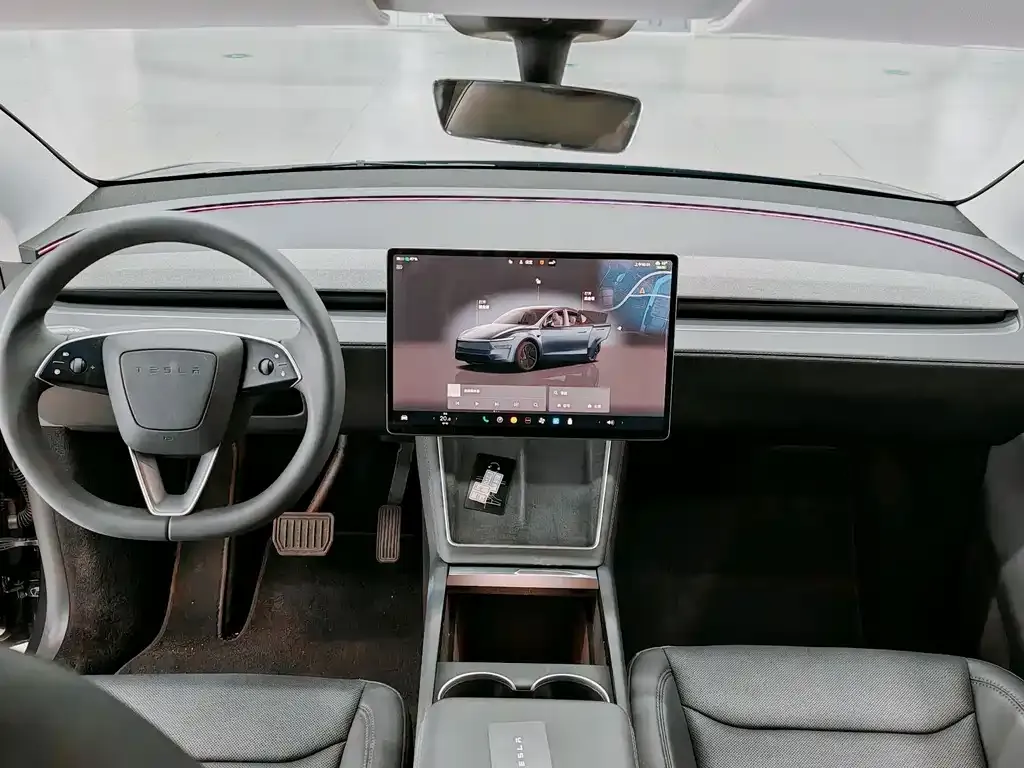 Tesla Model Y — фото 8