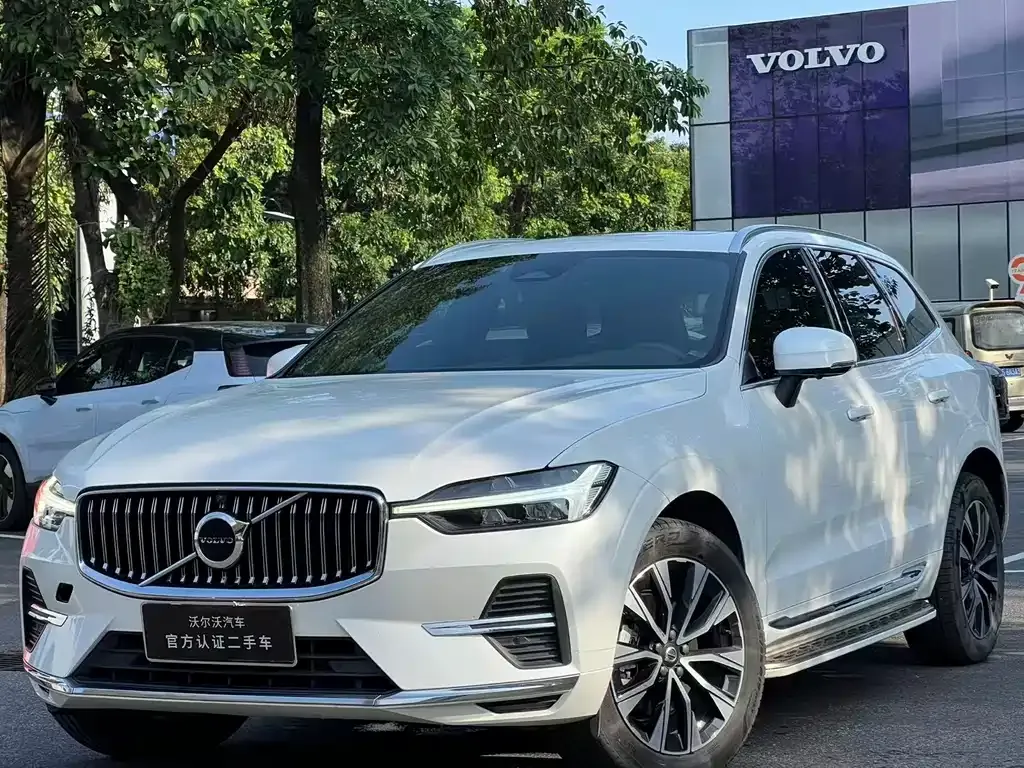 Volvo XC60 — фото 1