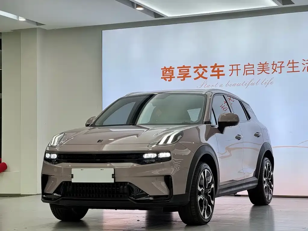 Lynk & Co 06 EM-P