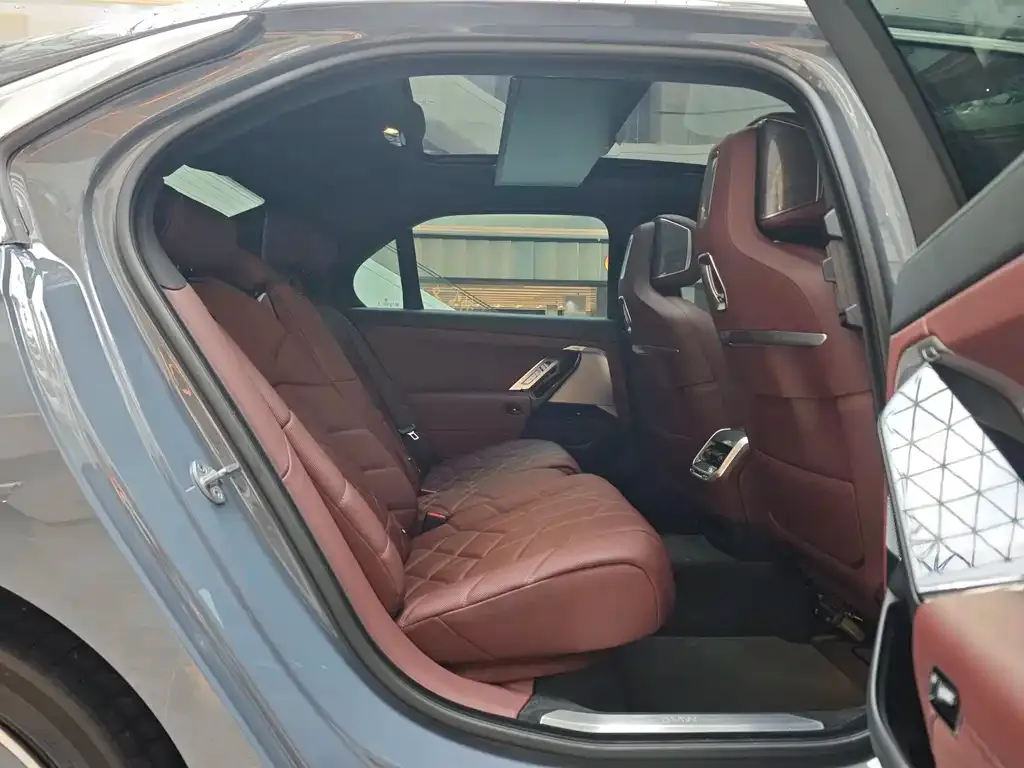 BMW i7 2023 из CN, фото 9