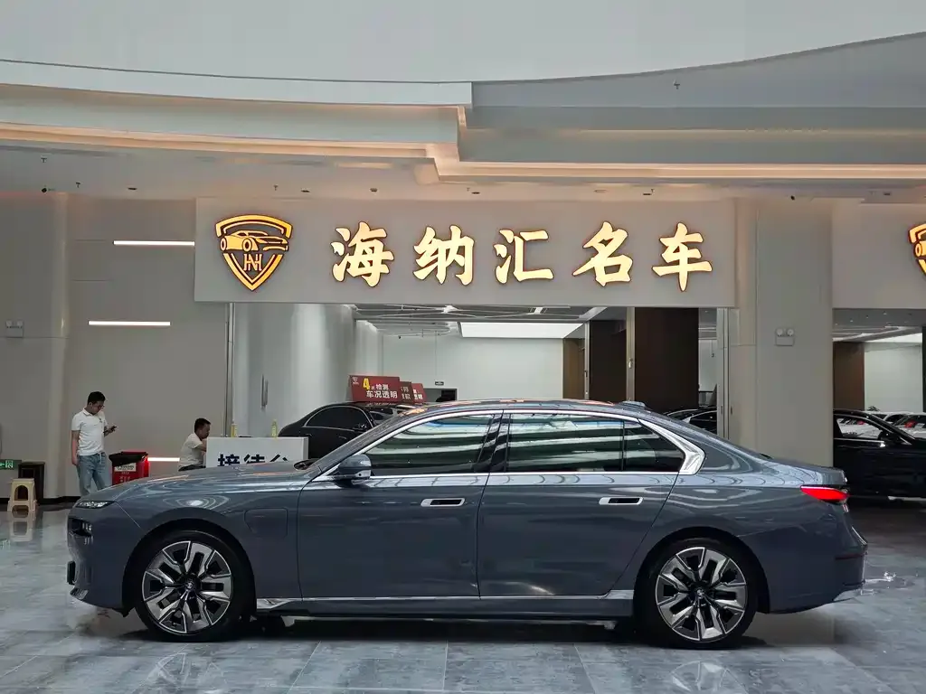 BMW i7 2023 из CN, фото 10