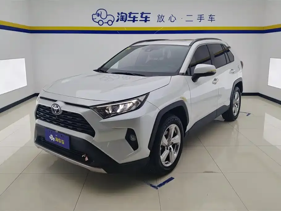 Toyota RAV4 — фото 1