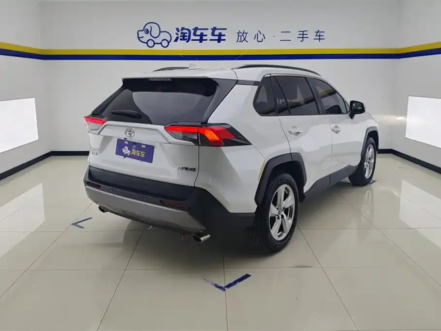 Toyota RAV4 — фото 4