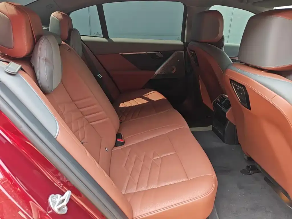 BMW i5 2025 из CN, фото 2