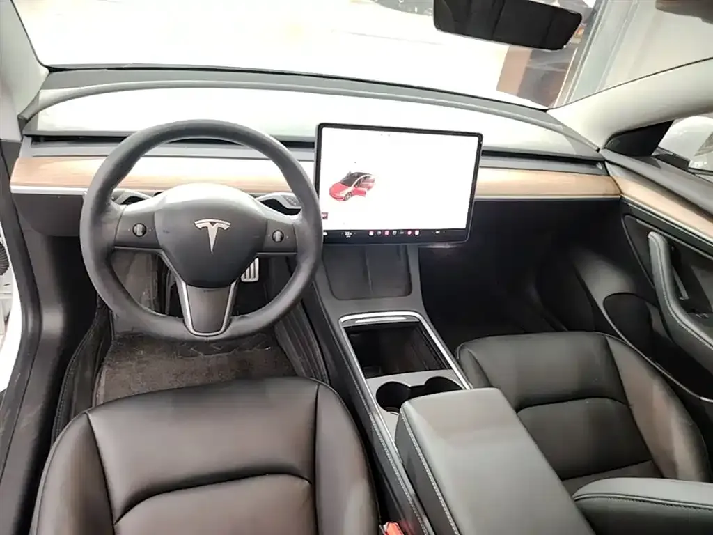 Tesla Model 3 — фото 10