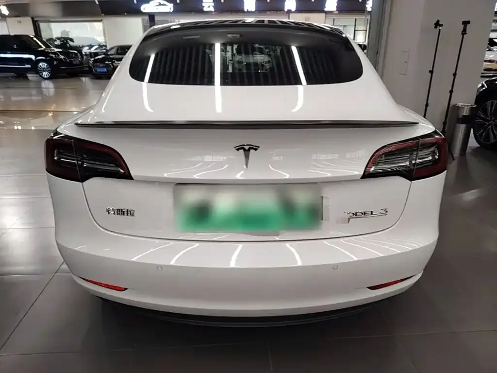 Tesla Model 3 — фото 8