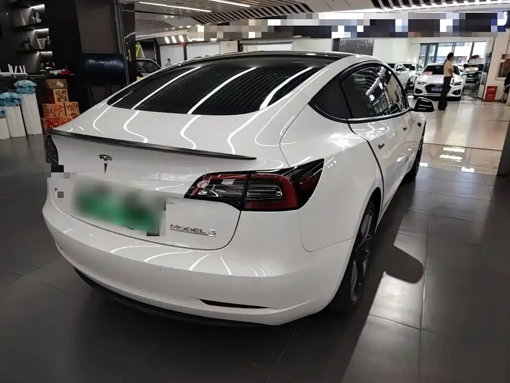 Tesla Model 3 — фото 4