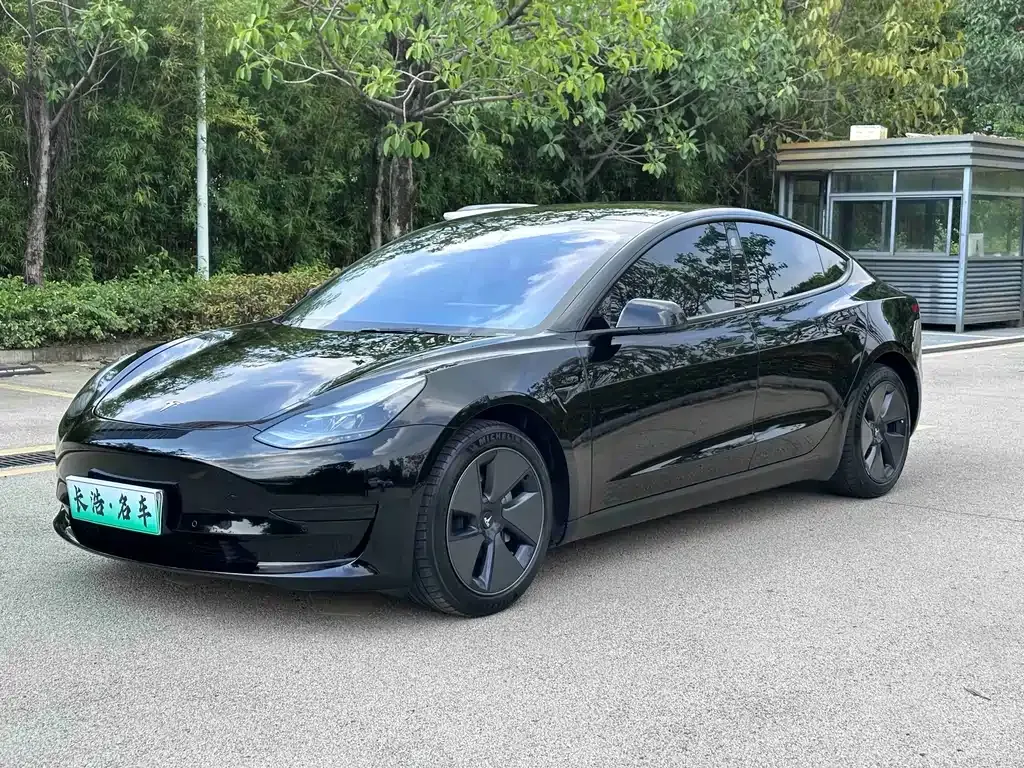 Tesla Model 3 — фото 1