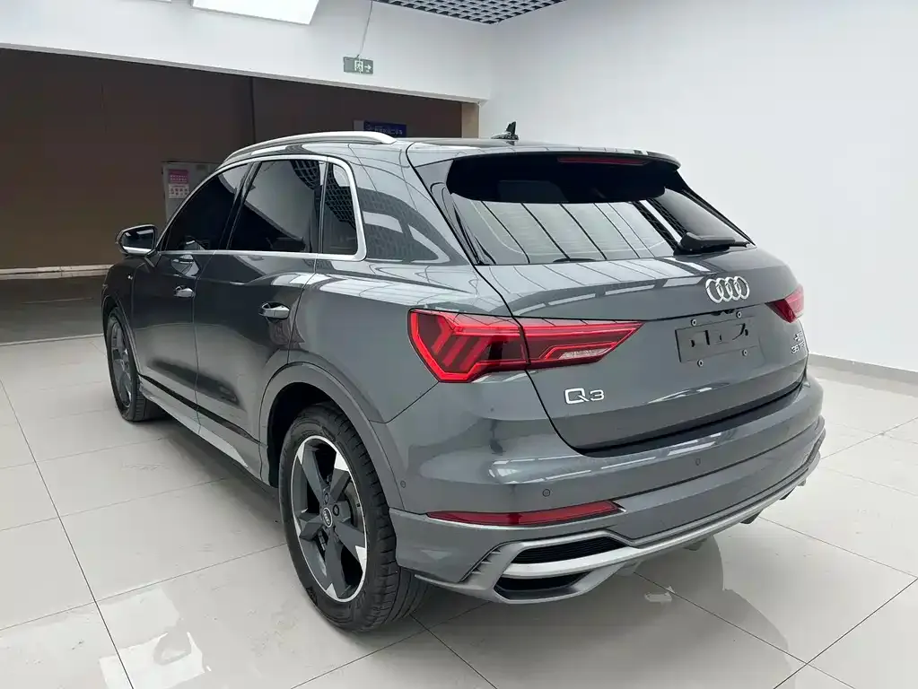 Audi Q3 — фото 10