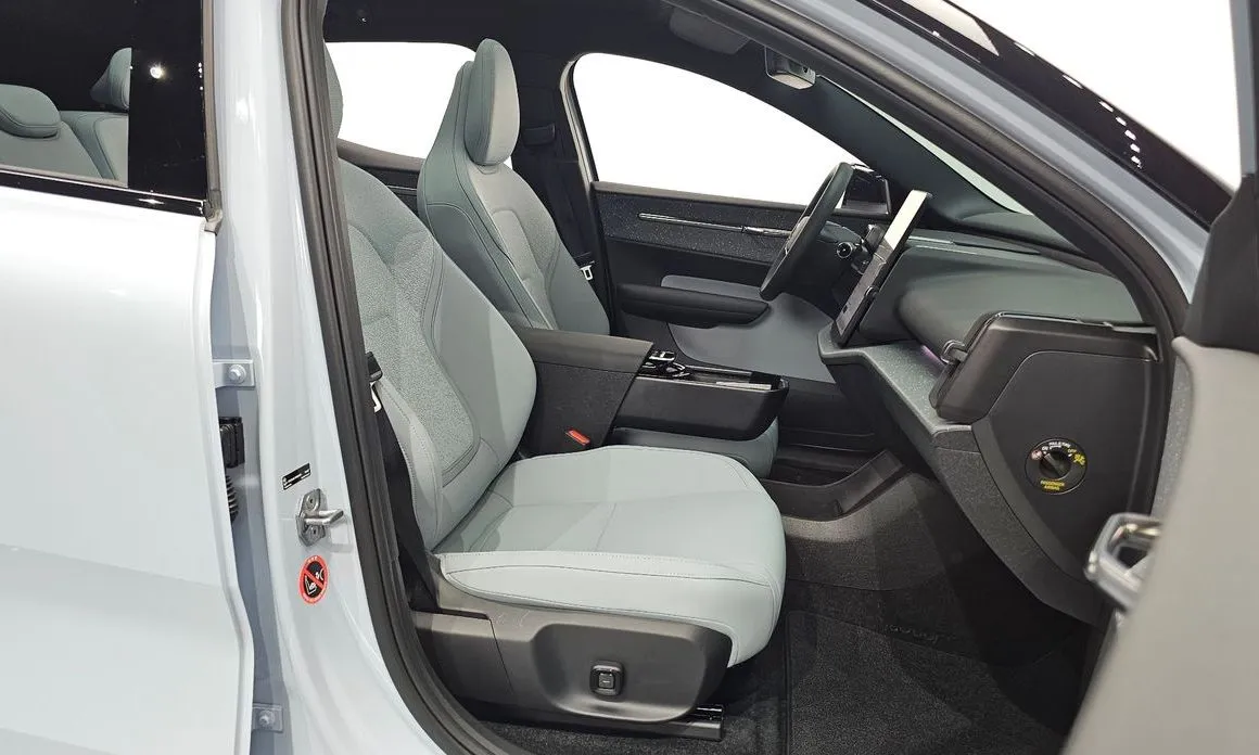 Volvo EX30 2025 из KR, фото 10