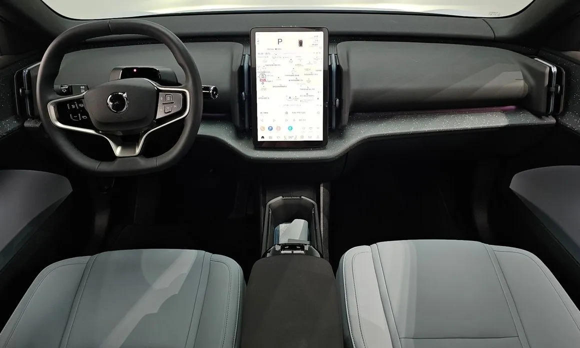 Volvo EX30 2025 из KR, фото 4