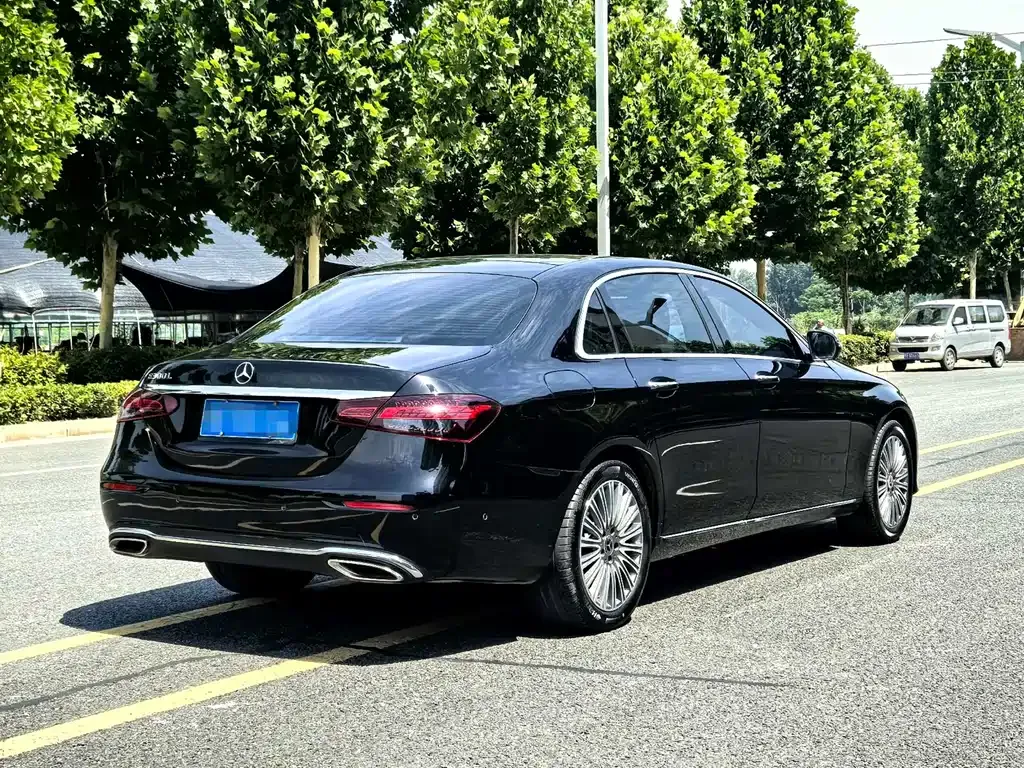 Mercedes-Benz E-Class — фото 9