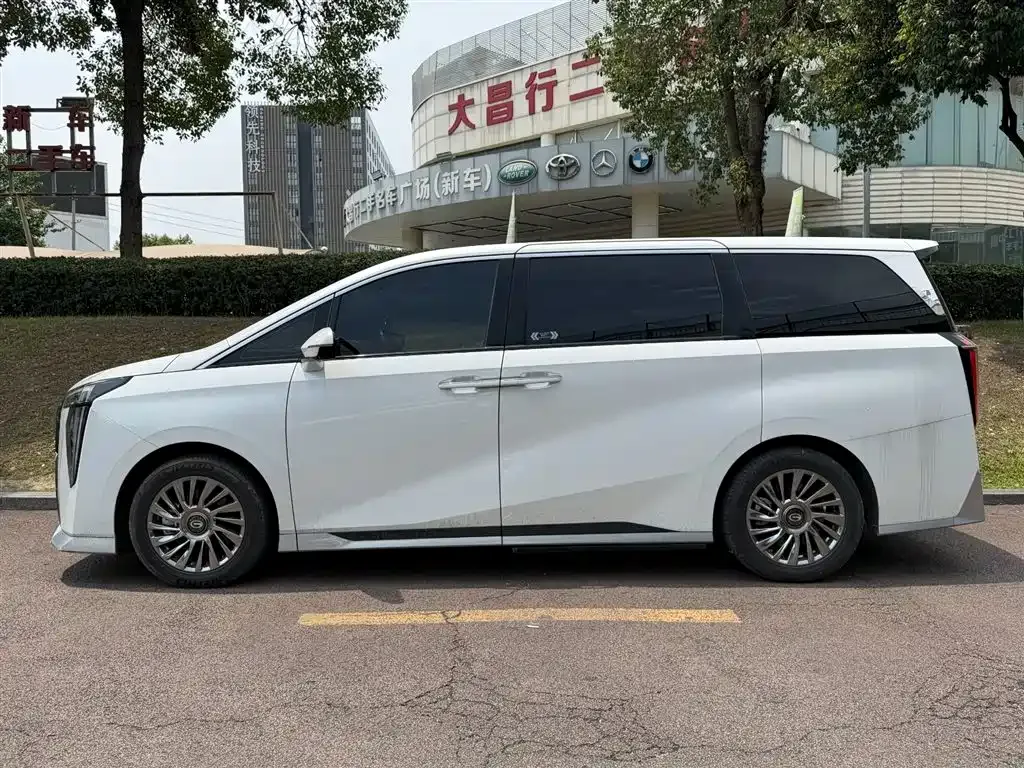 GAC Motor Trumpchi M8 — фото 10