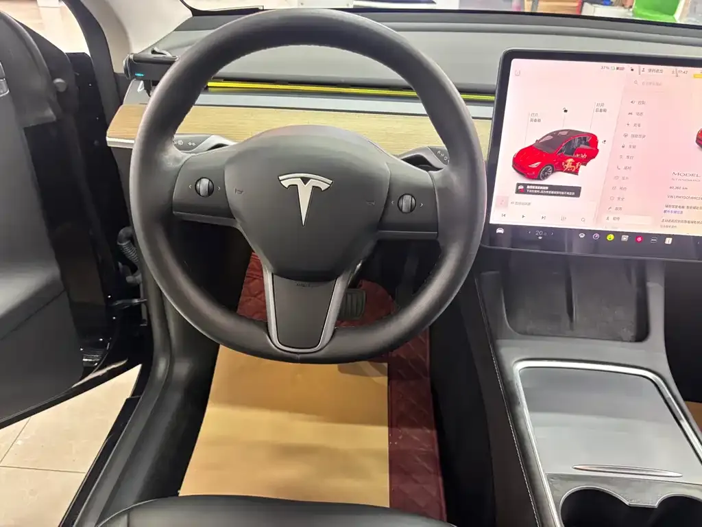Tesla Model Y — фото 7