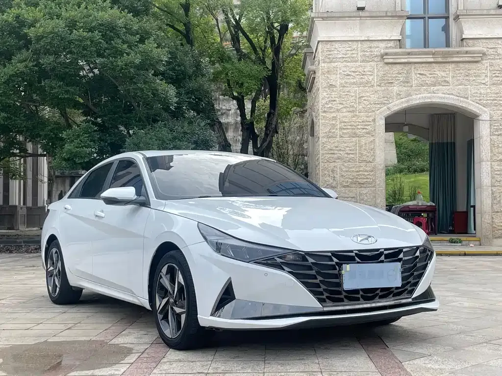 Hyundai Elantra — фото 5