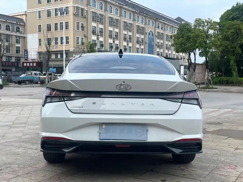 Hyundai Elantra — фото 3
