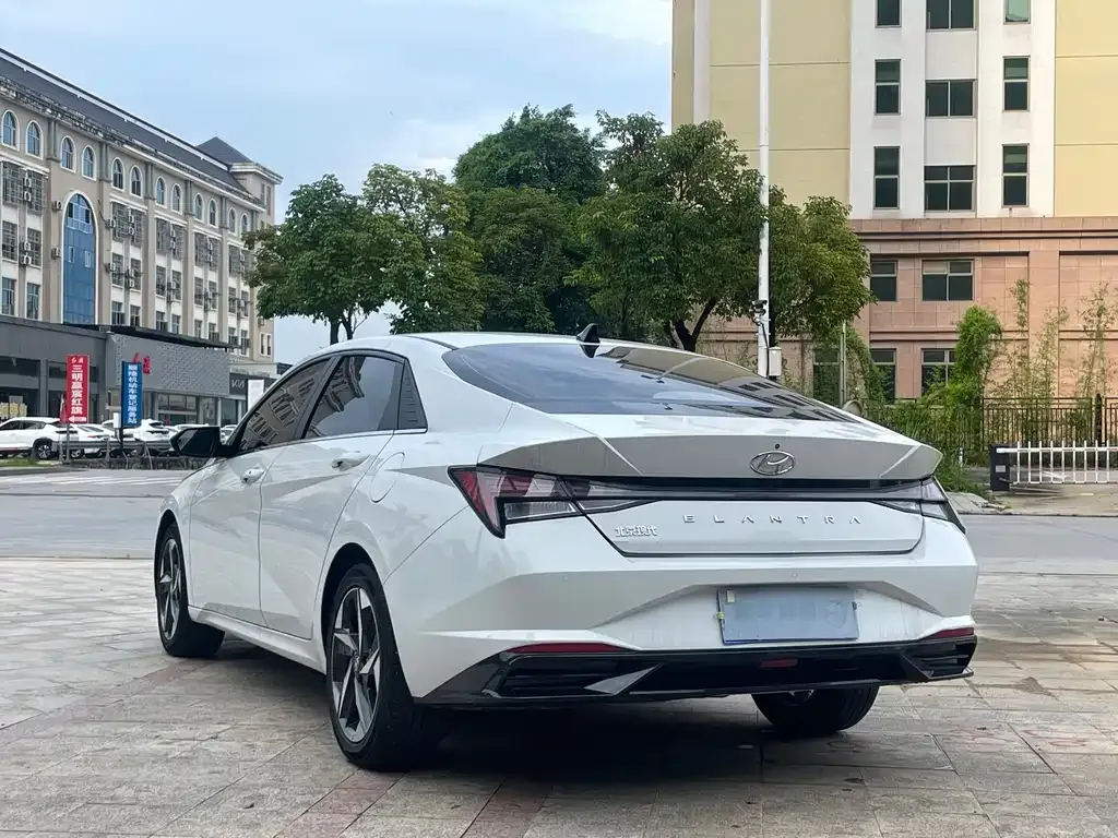 Hyundai Elantra — фото 9